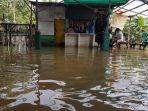 banjir-di-gang-musholla-kelurahan-kembak.jpg