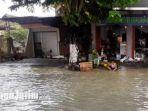 banjir-di-gresik-meluas.jpg