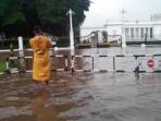 banjir-di-istana_20150209_141522.jpg