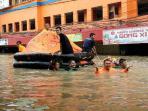 banjir-di-jalan-abdurrahman-sidik-pangkalpinang_20160210_103634.jpg