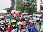 banjir-di-jalan-di-panjaitan-jatinegara.jpg