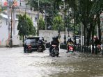 banjir-di-jalan-taman-tawang-kawasan-kota-lama_20210224_110043.jpg