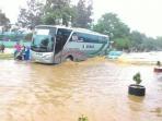 banjir-di-jalur-rancaekek-cicalengka_20161113_182041.jpg