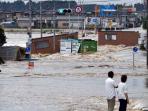 banjir-di-kota-joso-perfektur-ibaraki_20150917_071718.jpg