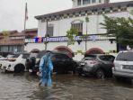 banjir-di-stasiun-tawang.jpg