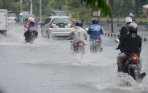 banjir-ganggu-aktifitas-warga_20141225_191906.jpg