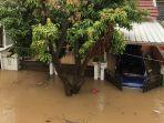banjir-hingga-sepinggang-orang-dewasa.jpg