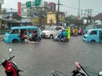banjir-jalan-arif-rahman-hakim-hingga-pertigaan-jalan-margonda-raya_20170410_211759.jpg