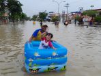 Berita Foto : Banjir Kepung Kota Semarang