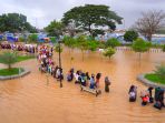 banjir-landa-kota-serang-banten_20220302_002954.jpg