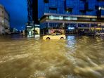 banjir-rendam-jalan-dubai_20240417_131457.jpg
