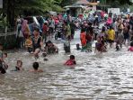 banjir-rendam-jalan-jatinegara-barat_20210208_210222.jpg