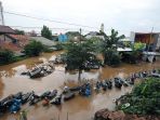 banjir-rendam-sejumlah-kawasan-di-jakarta-timur_20200101_205705.jpg