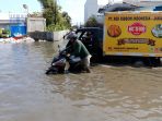 banjir-rob-muara-baru-di-tengah-pandemi-covid-19_20200604_182255.jpg