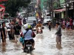 banjir-setinggi-15-meter-genangi-kampung-makasar_20200102_063832.jpg
