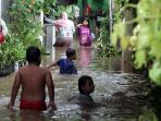 banjir-setinggi-15-meter-genangi-kampung-makasar_20200102_064126.jpg