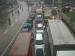 banjir-setinggi-kurang-lebih-satu-meter-membuat-arus-lalu_20150209_140345.jpg