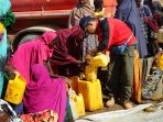 bantuan-air-pengungsi-somalia_20170531_160933.jpg