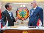 bantuan-kementan-beras-untuk-palestina-diserahkan.jpg