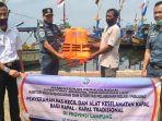 bantuan-pas-kecil-kapal-tradisonal-dan-alat-keselamatan-kapal-kemenhub.jpg