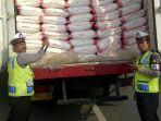 barang-bukti-25-ton-gula-pasir-dari-kasus-rekayasa-pembegalan-di-bogor.jpg
