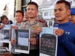 barang-bukti-belasan-gay-diamankan_20170731_092342.jpg