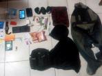 barang-bukti-diamankan-dari-joanda-yang-diduga-hendak-gabung-isis_20160318_141908.jpg