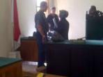 barang-bukti-kayu-jati-di-sidang-nenek-asyani_20150319_120815.jpg