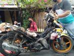 barang-bukti-motor-yang-dibakar-oleh-pemuda-di-berau.jpg