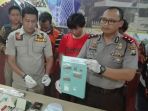 barang-bukti-narkoba-dan-lainnya-yang-disita-polsek-tegalsari-surabaya_20171220_193529.jpg