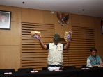 barang-bukti-ott-kpk-hakim-tipikor-pn-kepahiang-bengkulu_20160524_230231.jpg