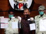 barang-bukti-ott-panitera-pengganti-pn-jaksel_20170822_172955.jpg