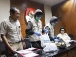 barang-bukti-ott-suap-dprd-mojokerto_20170617_213538.jpg