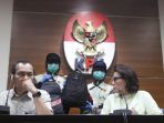 barang-bukti-ott-suap-dprd-mojokerto_20170617_214110.jpg