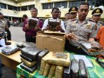 barang-bukti-paket-dodol-ganja_20151006_162400.jpg