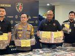 barang-bukti-uang-hasil-judi-online-yang-dikelola-satu-keluarga-di-kawasan-cibinong-bogor.jpg