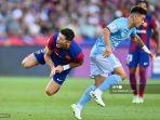 barcelona-vs-celta-vigo-robert-lewandowski-terjatuh-saat-berebut-bola-dengan-fran-beltran.jpg