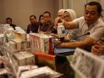 bareskrim-dan-bpom-ungkap-obat-ilegal_20160906_214248.jpg