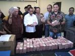 bareskrim-dan-polda-kaltim-ott-dugaan-pungli-di-tpk-palaran_20170318_192834.jpg