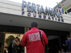 bareskrim-mabes-polri-geledah-kantor-pertamina-foundation_20150901_173602.jpg