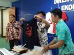 bareskrim-polri-merilis-kasus-penjualan-kaos-bergambar-palu-arit-di-kantor-bareskrim_20161230_161855.jpg