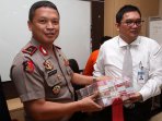 bareskrim-polri-ungkap-pemalsu-uang-pecahan-rp-100000_20160523_212205.jpg
