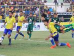 barito-putera-kalahkan-persebaya_20180814_004523.jpg