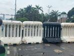 barrier-beton-di-dpr-halau-buruh.jpg