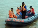 basarnas-cari-korban-tenggelam_20180305_134307.jpg