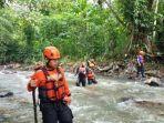 basarnas-mencari-korban-hanyut-di-bogor_8-november.jpg