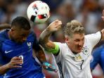 bastian-schweinsteiger-n-patrice-evra_20160711_162509.jpg