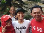 basuki-tjahaja-purnama-ahok-bersama-bimbim-dan-bunda-iffet-di-markas-slank_20170413_212348.jpg