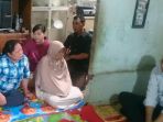 basuki-tjahaja-purnama-ahok-mengunjungi-rumah-almarhumah-hindun-binti-raisman_20170313_153123.jpg