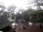 batam-diguyur-hujan-deras-disertai-petir_20151107_150544.jpg